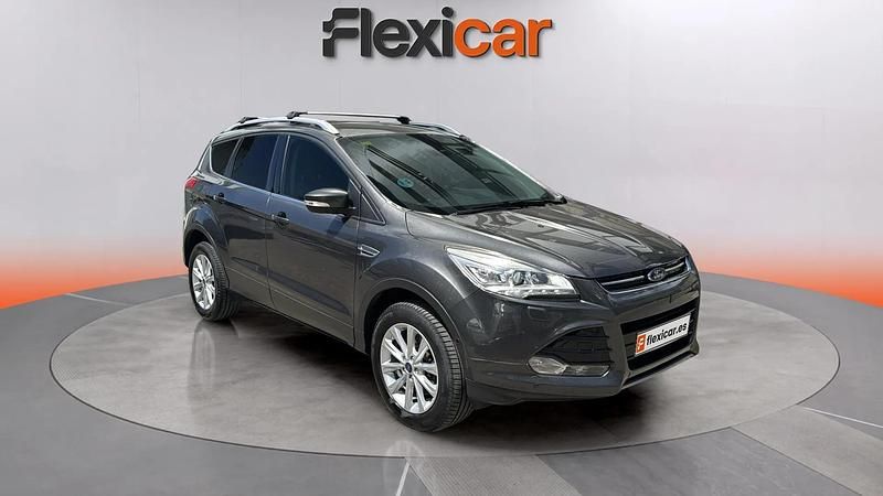 Usado Ford Kuga Titanium 182 HP (133 kW) 2016 Preto SUV