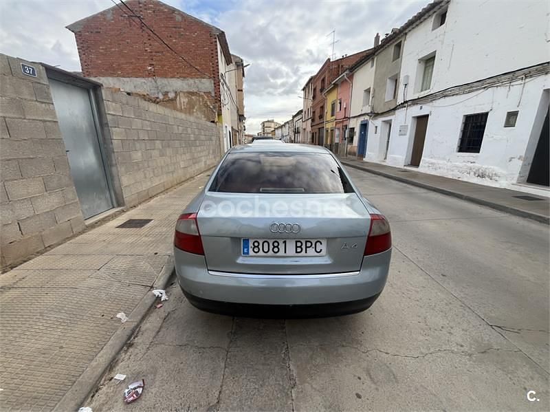Usado Audi A4 S-Line 115 CV (84 kW) 2001 Gris / plata Berlina