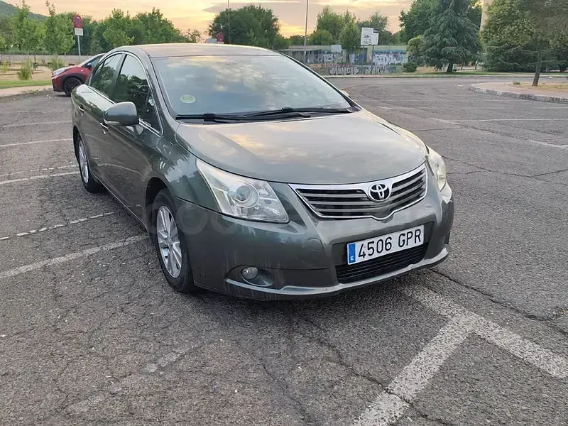 Usado Toyota Avensis Advance 126 CV (92 kW) 2009 Gris / plata Berlina
