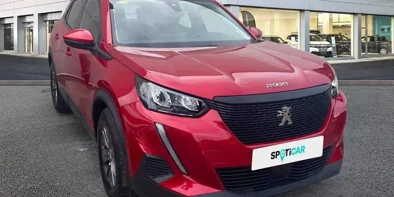 Usado Peugeot 2008 Style 102 CV (75 kW) 2021 Rojo SUV