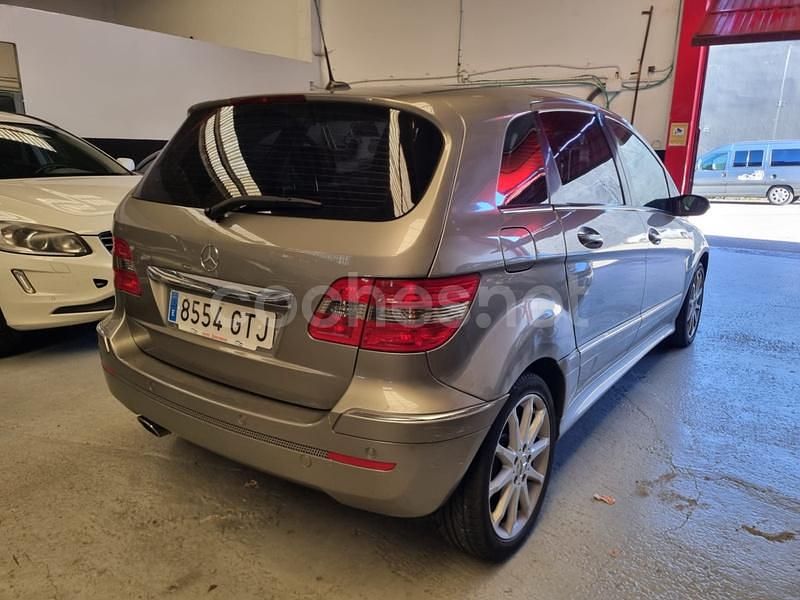 Usado Mercedes B200 140 CV (102 kW) 2010 Gris / plata Monovolumen