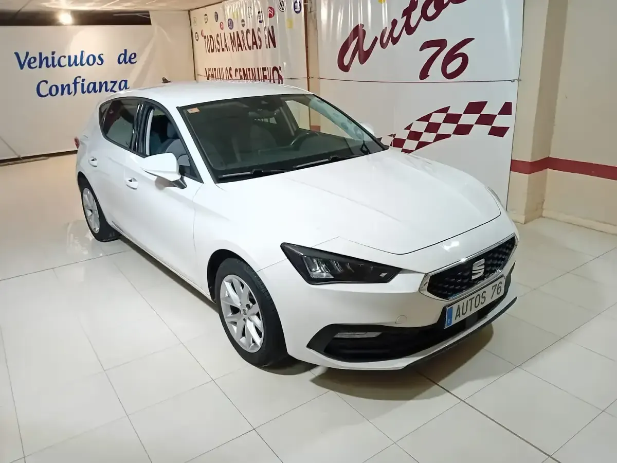 Usado Seat Leon Reference 115 CV (84 kW) 2021 Blanco