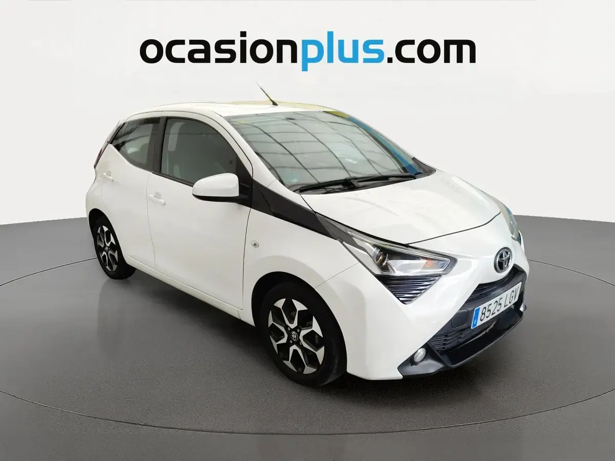 Usado Toyota Aygo X-play 72 CV (52 kW) 2020 Blanco Utilitario