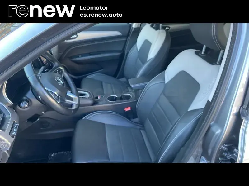 Usado Renault Arkana Zen 140 CV (102 kW) 2022 Gris / plata SUV