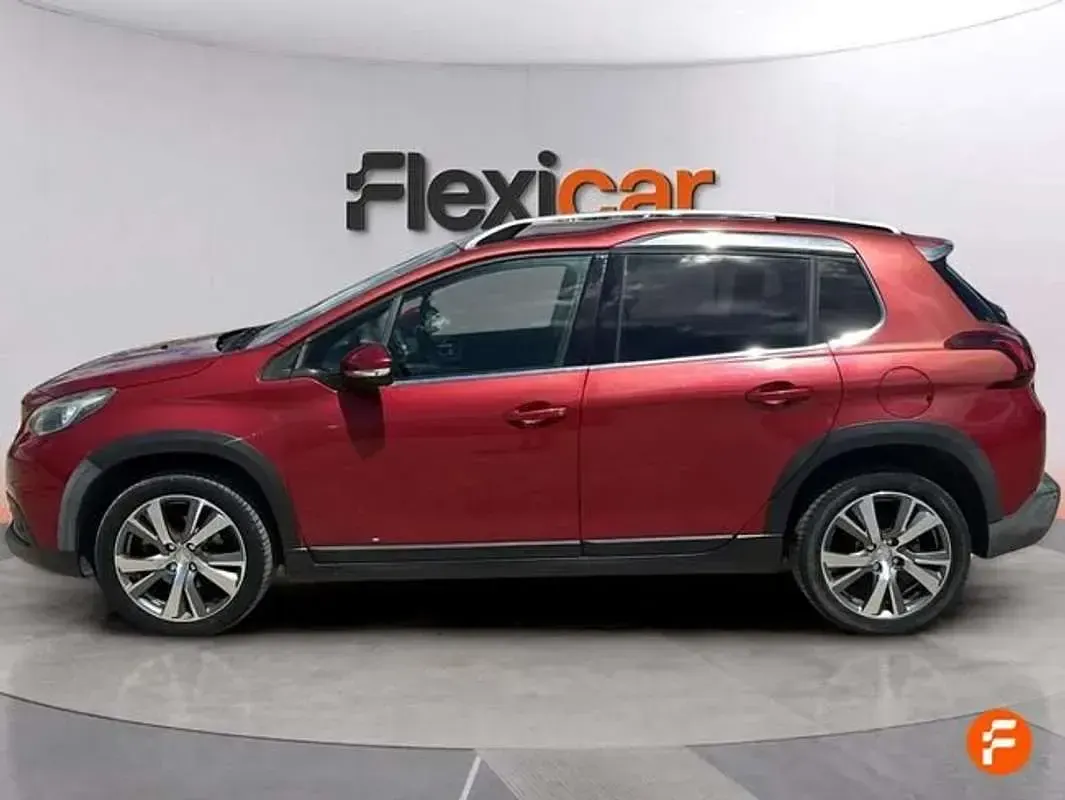 Usado Peugeot 2008 Allure 120 CV (88 kW) 2019 Rojo SUV
