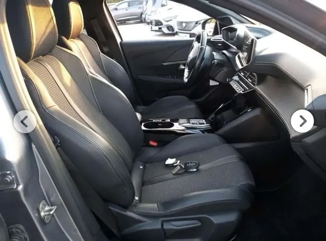 Usado Peugeot e-208 GTi 100 kW (136 CV) 2022 Gris Utilitario