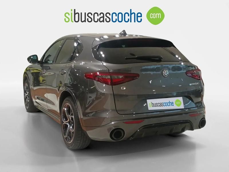Usado Alfa Romeo Stelvio Veloce 210 CV (154 kW) 2022 Gris/plata SUV