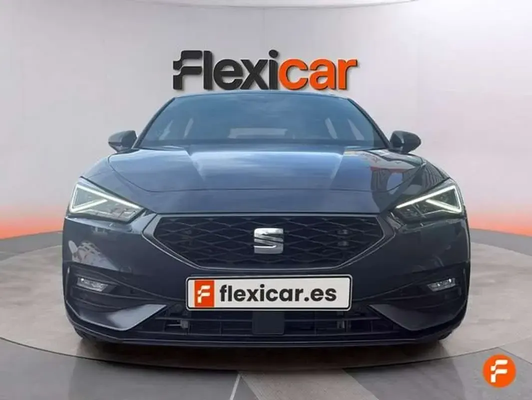 Usado Seat Leon FR 116 CV (85 kW) 2025 Gris Utilitario