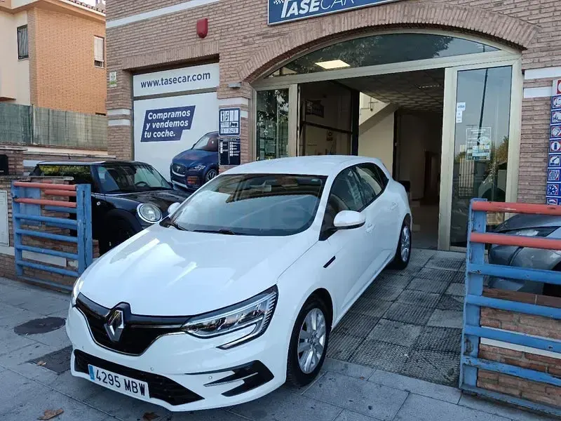 Usado Renault Mégane II Equilibre 115 CV (84 kW) 2022 Blanco Berlina