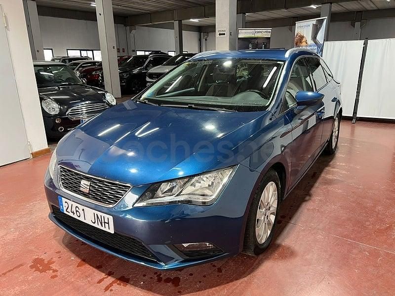 Usado Seat Leon Style Plus 110 CV (80 kW) 2016 Azul Familiar