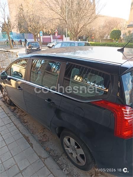 Usado Peugeot 5008 Premium 112 HP (82 kW) 2010 Preto Monovolume