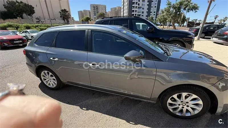 Usado Seat Leon ST Style 150 CV (110 kW) 2014 Gris / plata Familiar