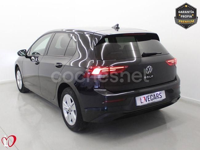 Usado VW Golf VIII Life 115 CV (84 kW) 2022 Gris / plata Berlina