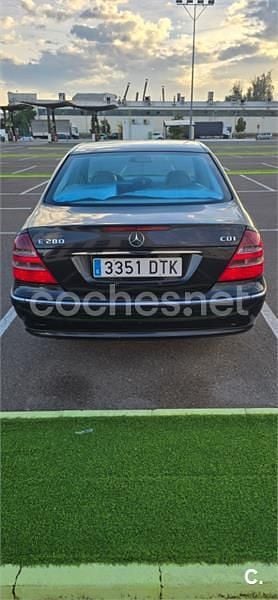 Usado Mercedes E280 Avantgarde 190 CV (139 kW) 2005 Negro Berlina