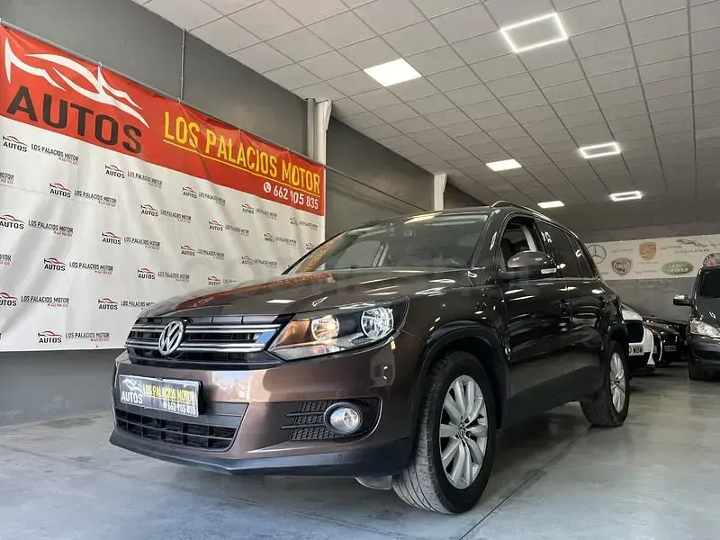 Usado VW Tiguan Sportline 140 CV (102 kW) 2014 Marrón SUV