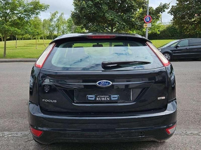 Usado Ford Focus 109 CV (80 kW) 2009 Negro Utilitario