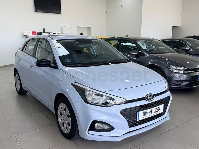Usado Hyundai i20 75 CV (55 kW) 2019 Gris / plata Utilitario