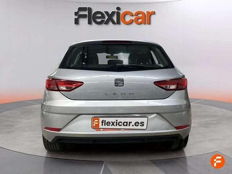 Usado Seat Leon ST Reference 110 CV (80 kW) 2018 Gris Familiar