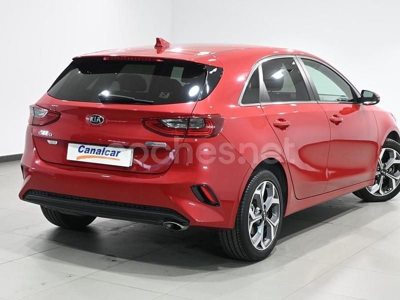 Używany Kia Ceed 136 KM (100 kW) 2021 Czerwony Hatchback