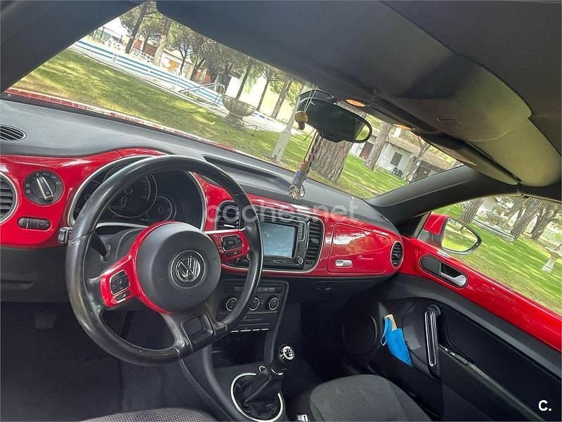 Usado VW Beetle 110 CV (80 kW) 2015 Rojo Utilitario