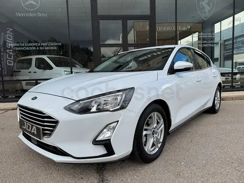 Usado Ford Focus Trend 120 CV (88 kW) 2021 Blanco Berlina