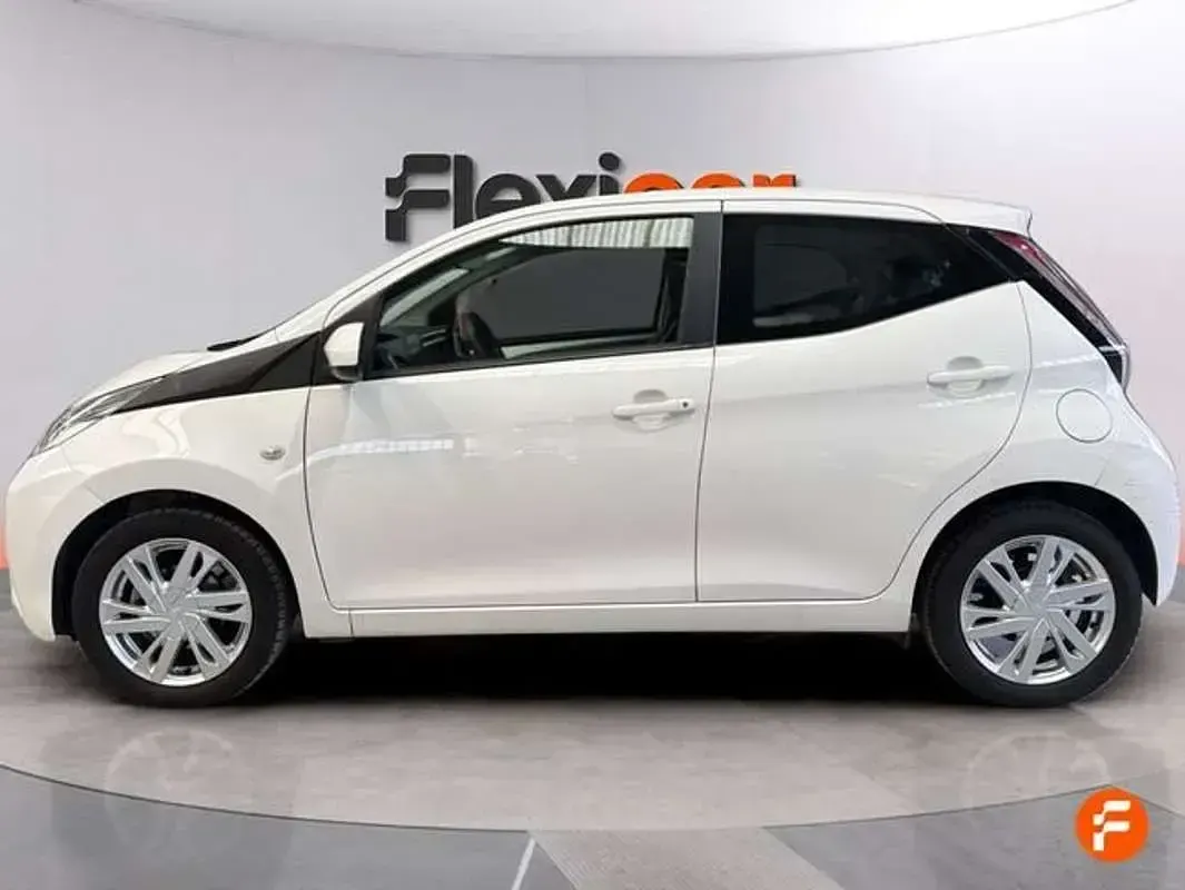 Usado Toyota Aygo X-cite 72 CV (52 kW) 2016 Blanco Utilitario