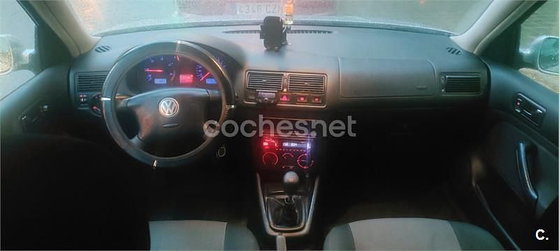 Usado VW Golf IV 110 CV (80 kW) 2003 Gris / plata Berlina