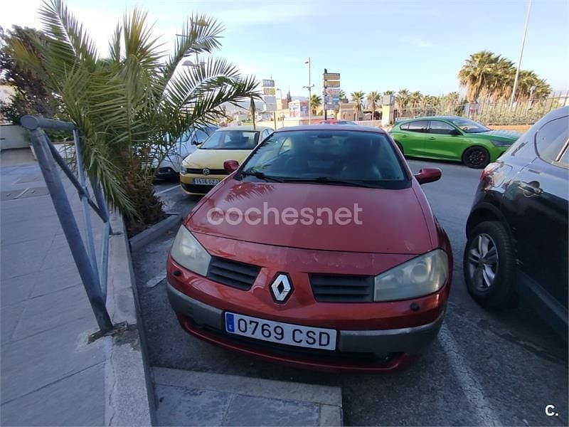 Usado Renault Mégane Cabriolet Privilege 120 CV (88 kW) 2004 Rojo Descapotable