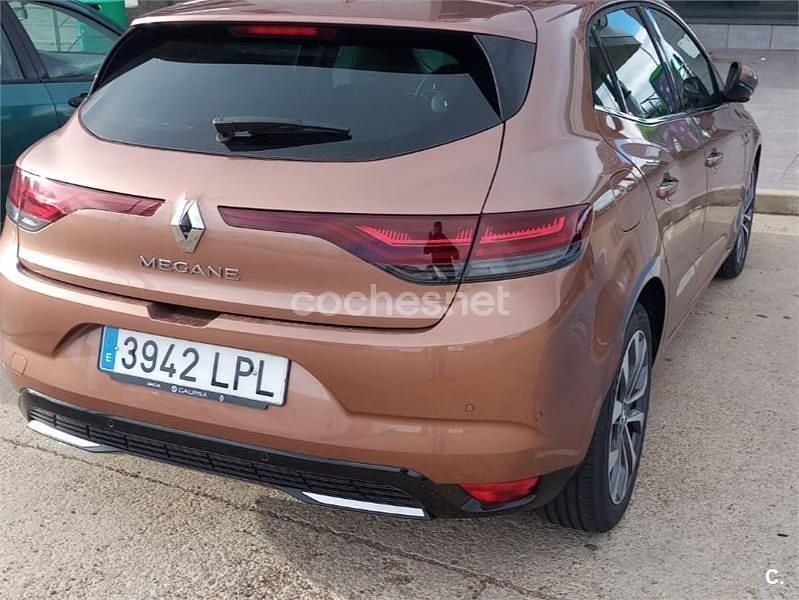 Gris / plata Usado 2021 Renault Mégane IV Zen Berlina | 20.500 € (Caro) - Imagen 1/4