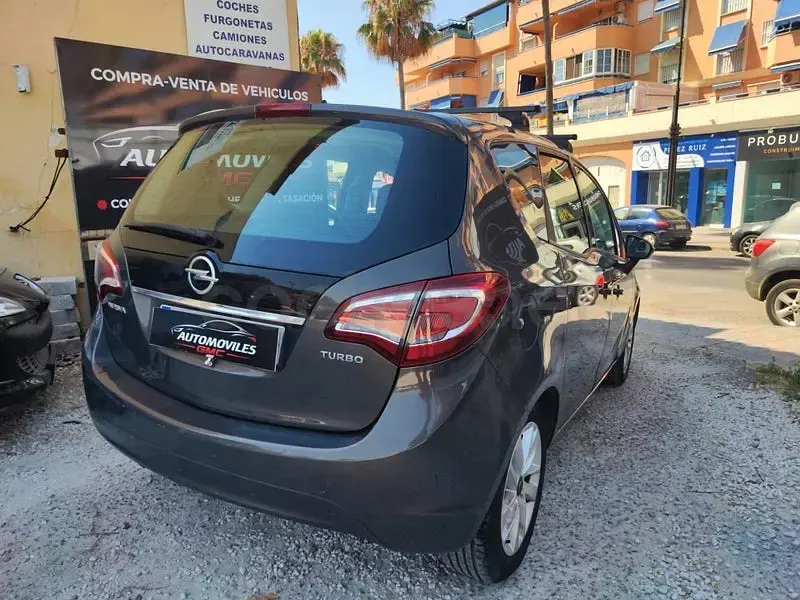 Usado Opel Meriva Excellence 140 CV (102 kW) 2016 Gris / plata Monovolumen