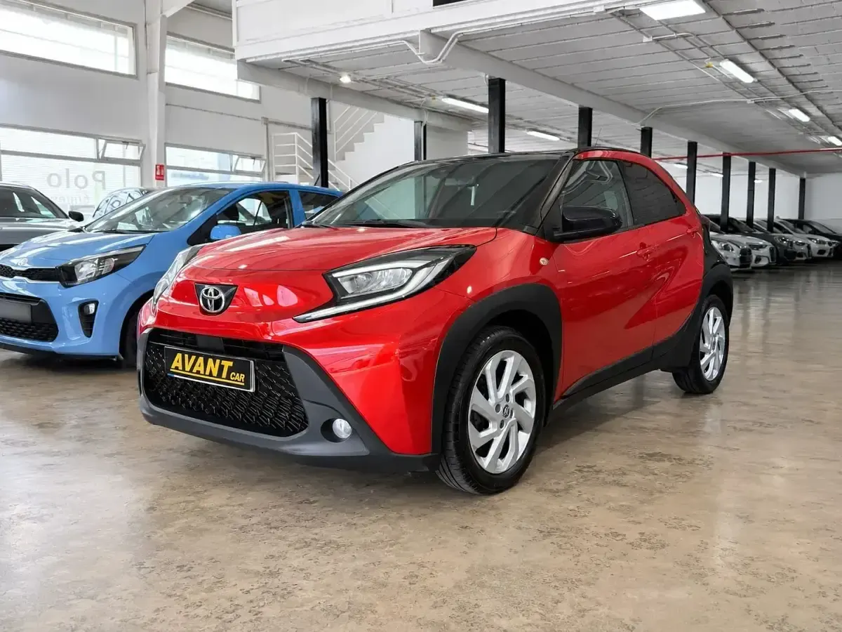 Usado Toyota Aygo X 72 CV (52 kW) 2023 Rojo SUV