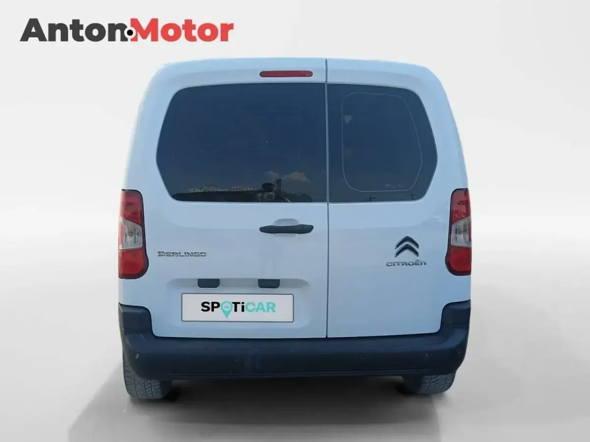 Usado Citroën Berlingo Business Class 102 CV (75 kW) 2023 Blanco Monovolumen