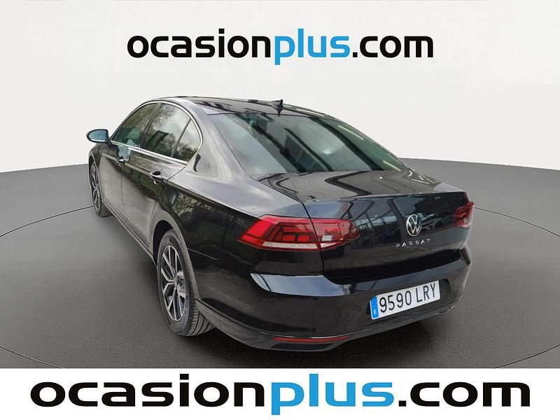 Usado VW Passat Executive 150 CV (110 kW) 2021 Negro Berlina