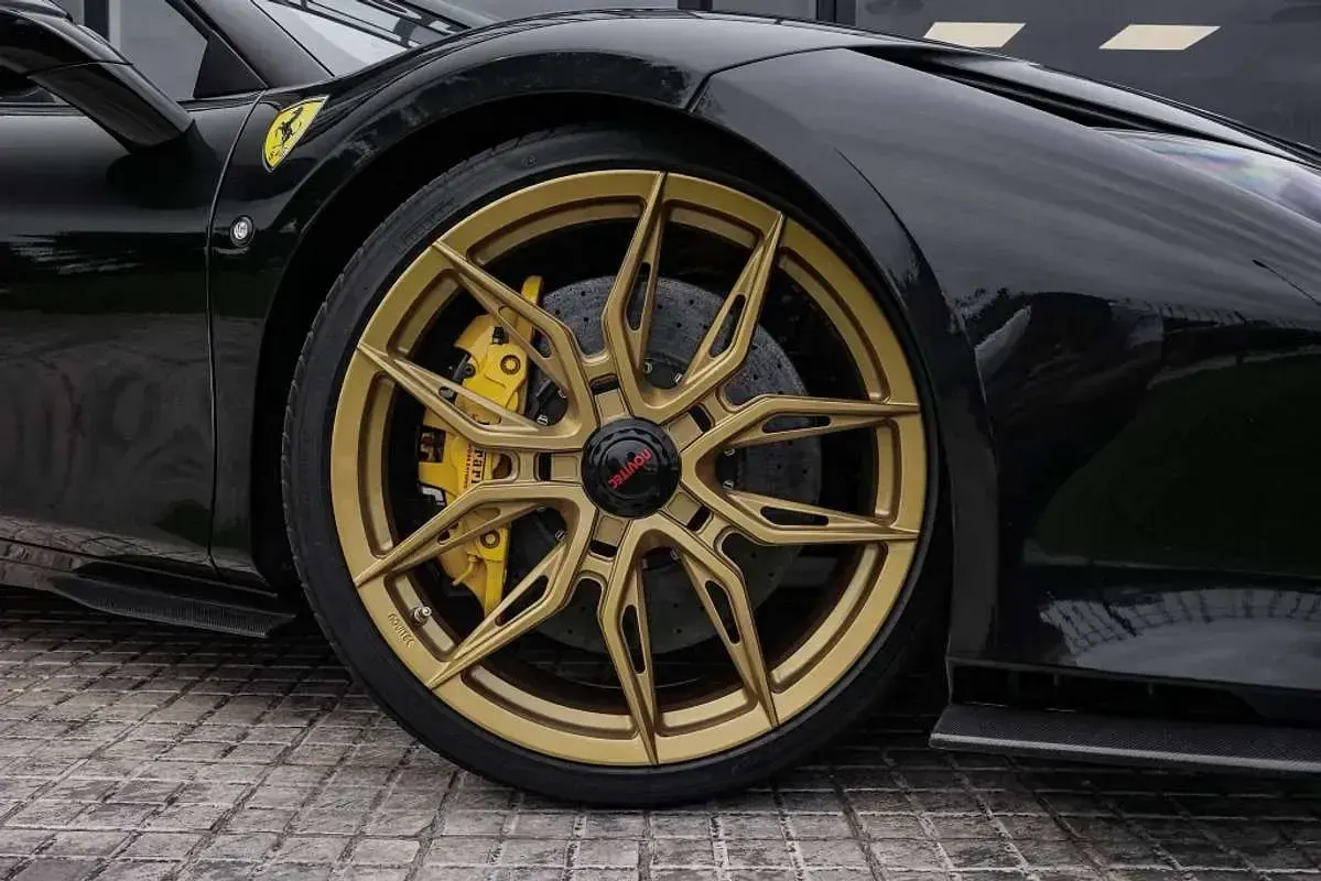Usado Ferrari F8 721 CV (530 kW) 2023 Negro Descapotable