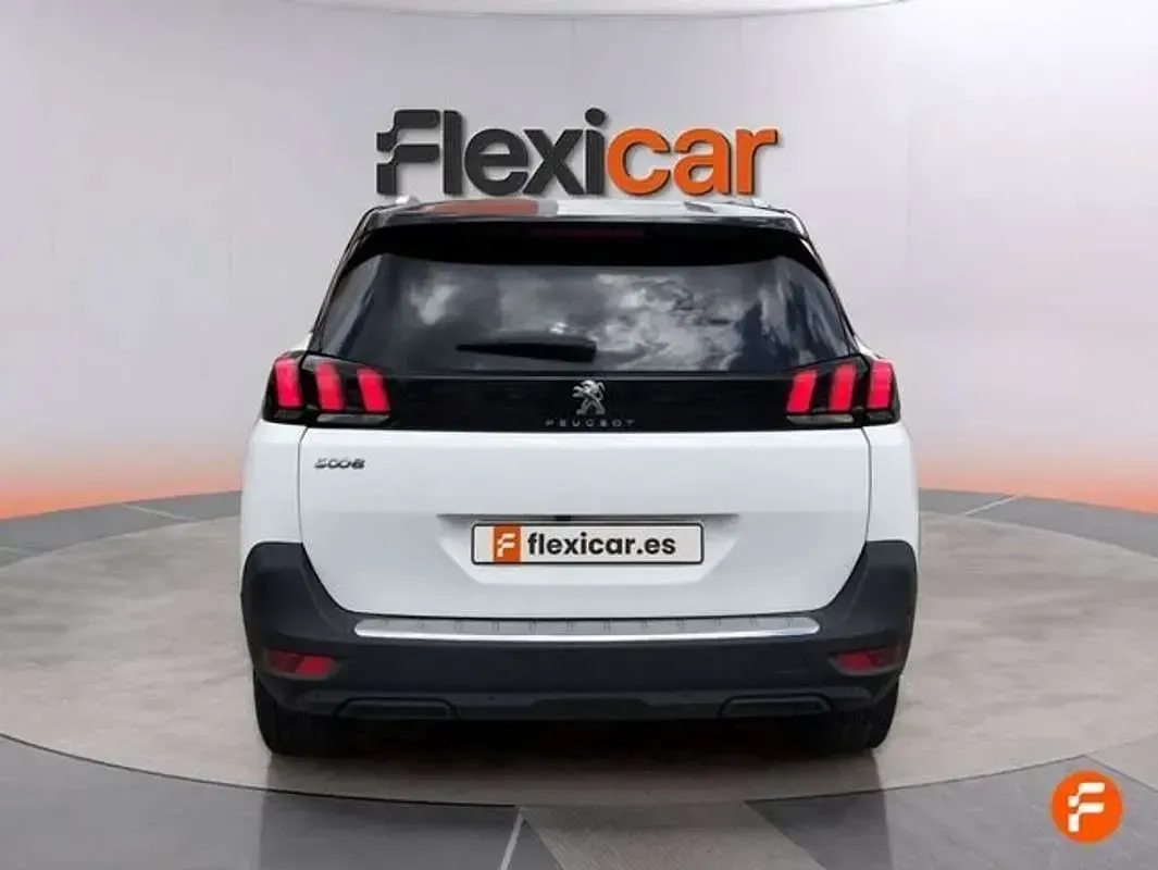 Usado Peugeot 5008 Allure 131 CV (96 kW) 2018 Azul SUV