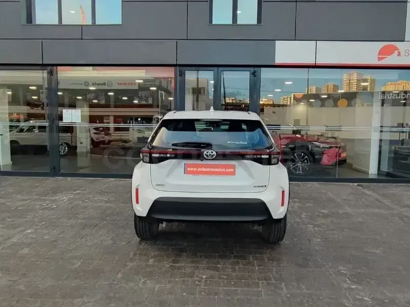 Usado Toyota Yaris Cross Active 116 CV (85 kW) 2023 Blanco SUV