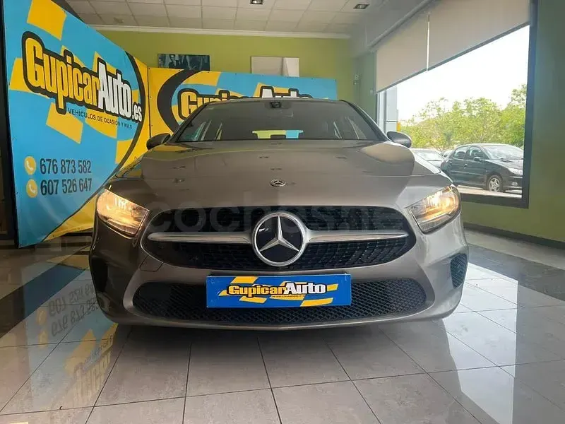 Usado Mercedes A180 116 CV (85 kW) 2019 Gris / plata Berlina