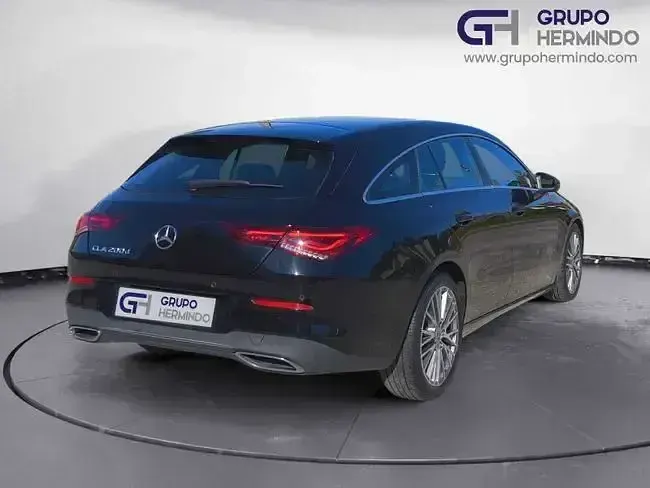 Usado Mercedes CLA200 Shooting Brake Advantage 150 CV (110 kW) 2021 Negro Familiar