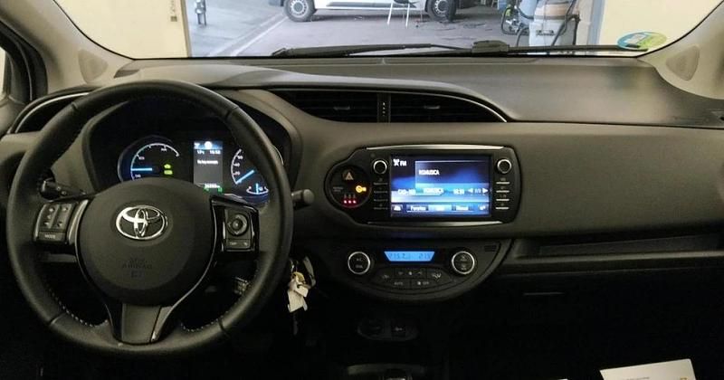 Usado Toyota Yaris Hybrid Active 100 CV (73 kW) 2020