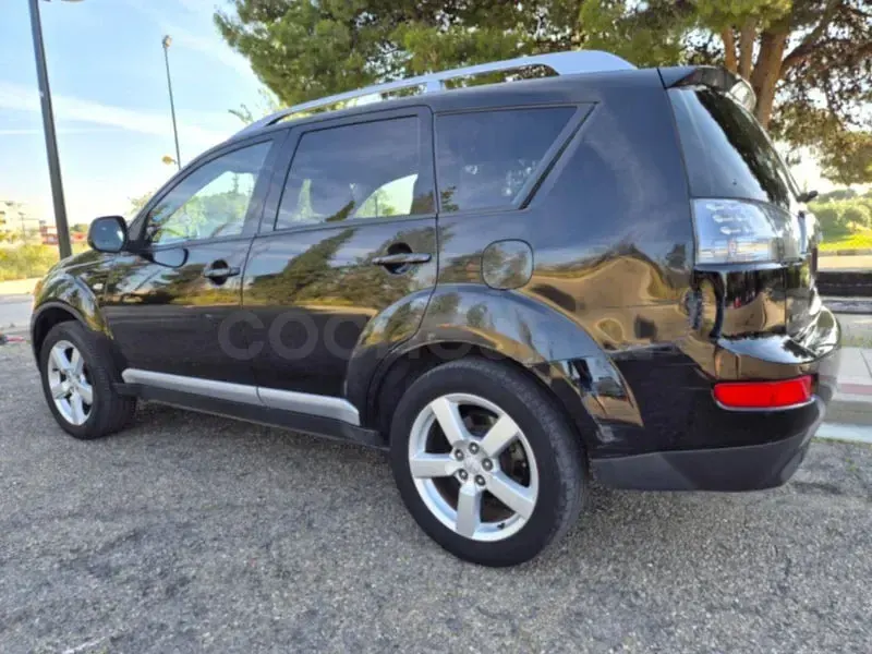 Usado Mitsubishi Outlander Intense 140 CV (102 kW) 2007 Negro SUV