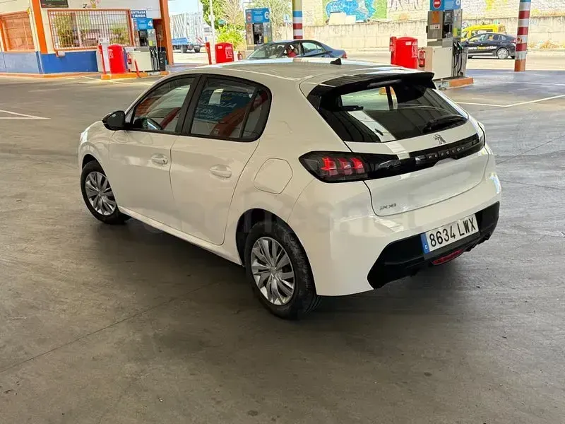 Usado Peugeot 208 Active 100 CV (73 kW) 2022 Blanco Utilitario