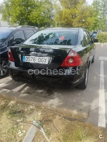 Usado Ford Mondeo Ghia 145 CV (106 kW) 2005 Negro Berlina