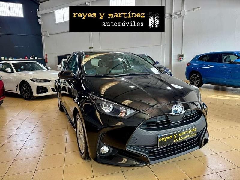 Usado Toyota Yaris Business Edition 116 CV (85 kW) 2021 Negro Utilitario