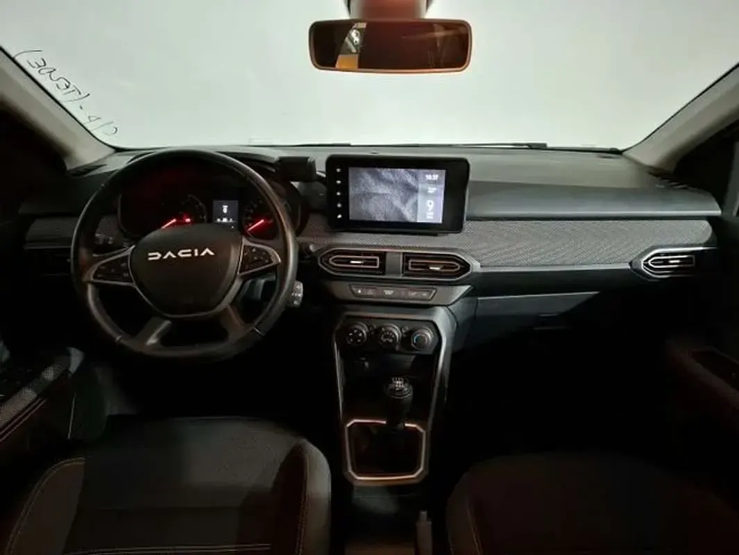 Usado Dacia Sandero 91 CV (66 kW) 2022 Gris Berlina