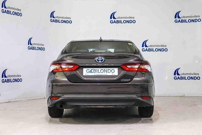 Usado Toyota Camry Advance 218 CV (160 kW) 2021 Marrón Berlina