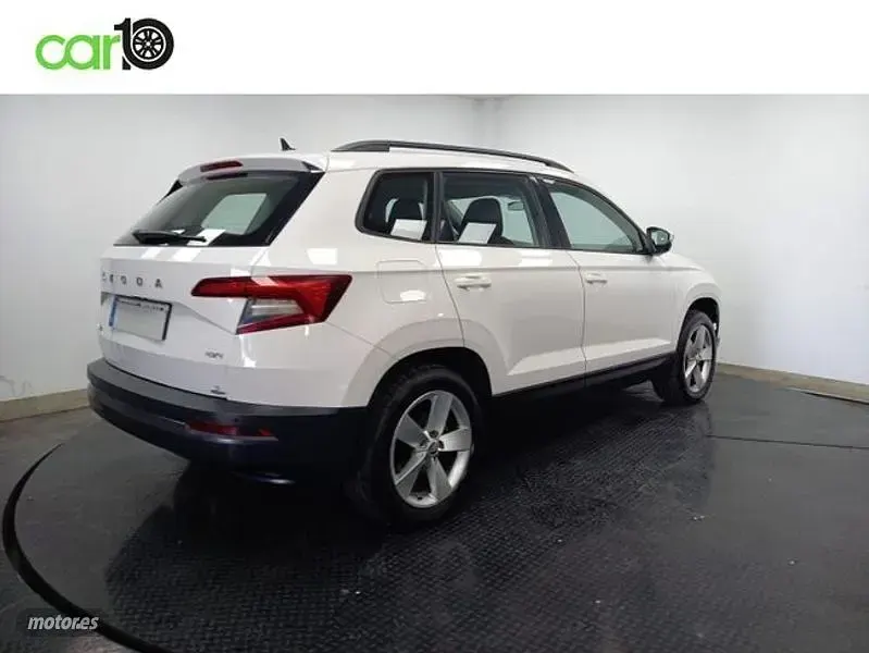 Usado Skoda Karoq Ambition 150 CV (110 kW) 2021 Blanco SUV