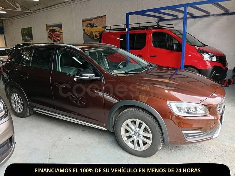 Marrón Usado 2018 Volvo V60 CC Familiar | 16.999 € (Super precio) - Imagen 1/4