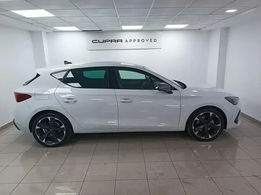 Używany Cupra Leon 150 KM (110 kW) 2025 Biały Sedan/Limuzyna