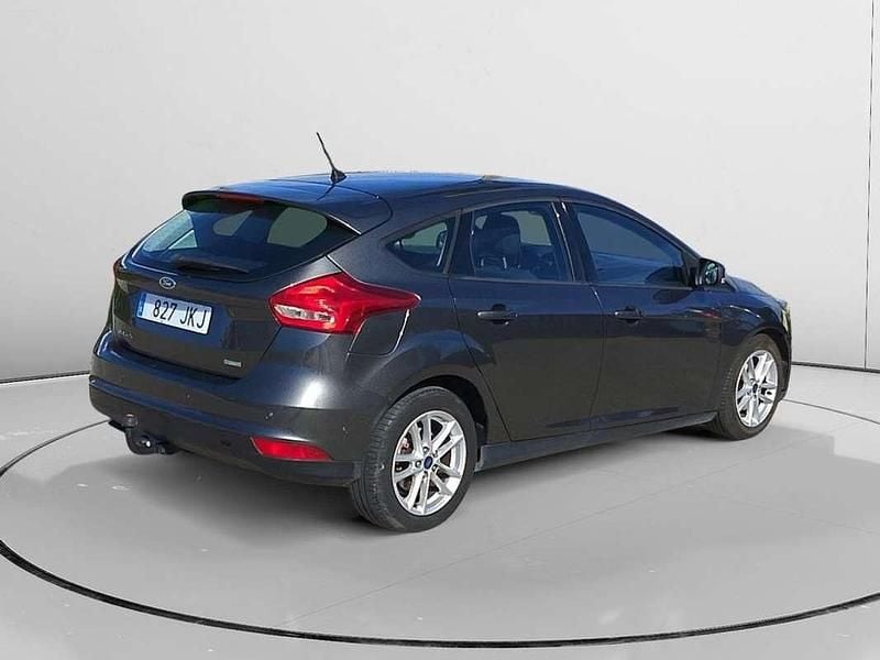 Usado Ford Focus Trend+ 126 CV (92 kW) 2015 Gris Utilitario