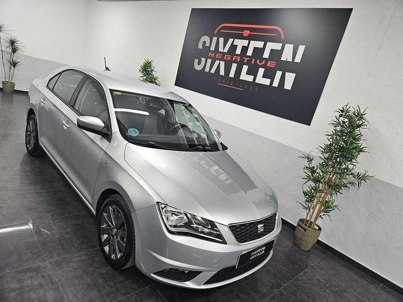 Usado Seat Toledo Reference 105 CV (77 kW) 2015 Gris Utilitario